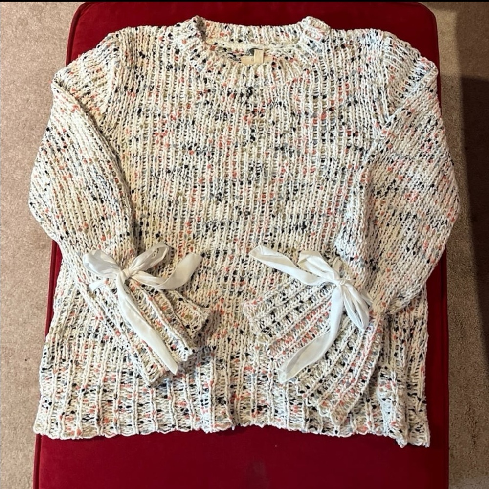 Sweater with cute bow detail